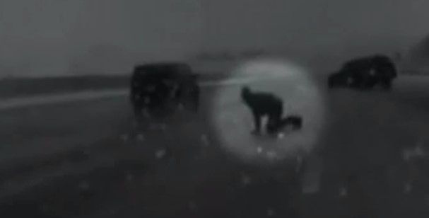 Sale expulsado de su auto, queda sin heridas