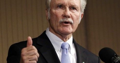 Renuncia gobernador de Oregon por acusaciones de corrupción