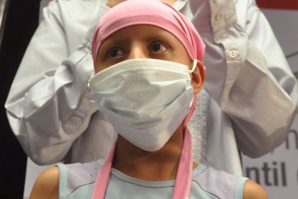 Mexicano busca apoyo para ayudar a niños con cáncer