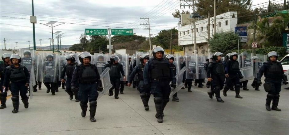 PF desaloja la Autopista del Sol