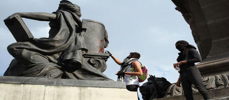 INBA ordena al GDF detener los trabajos de limpieza al Ángel