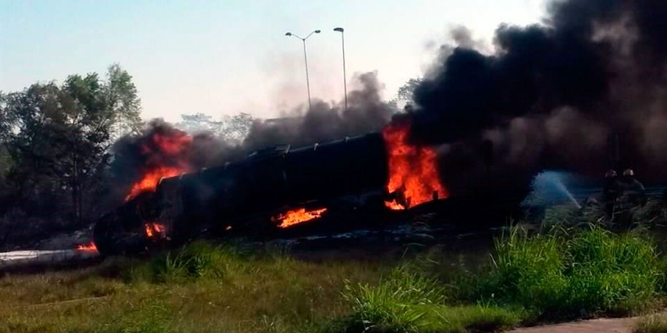 Pipa explota en Tabasco