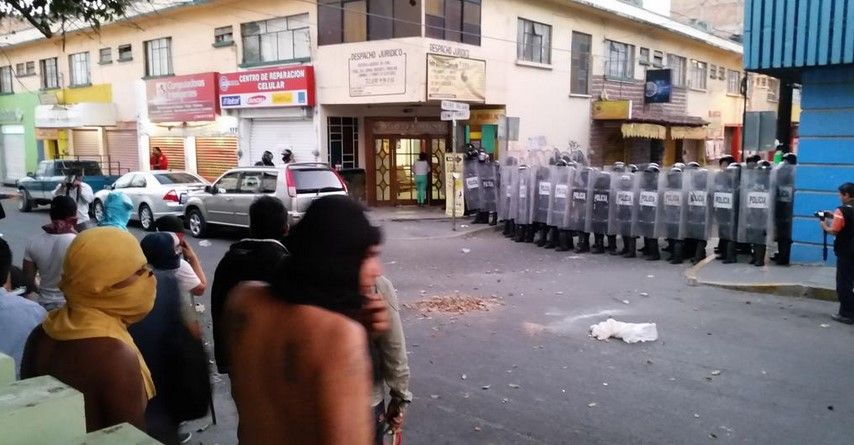 Enfrentamiento entre CETEG y policías en Chilpancingo