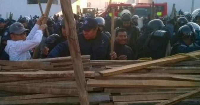 Policías de Oaxaca continúan atrincherados
