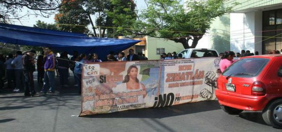 Bloquea CNTE oficinas federales de Oaxaca