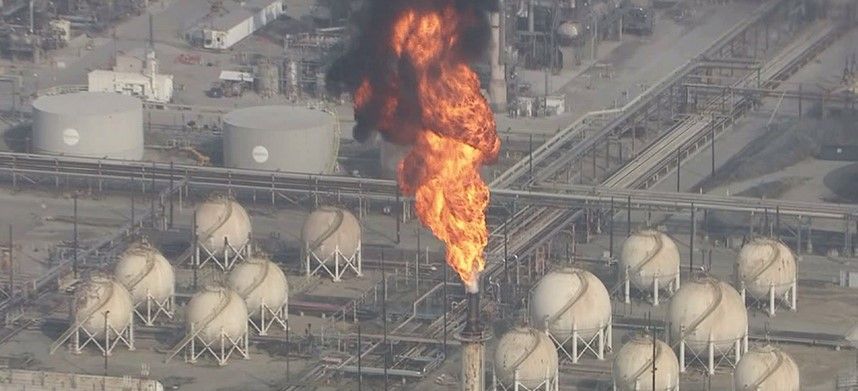 Explosión en refinería de California deja 3 heridos Explosión en refinería de California deja 3 heridos