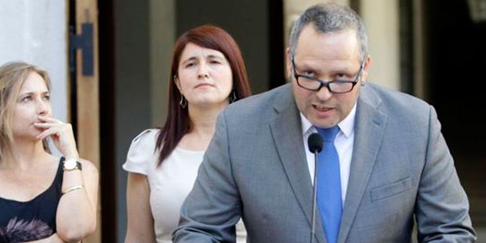 Renuncia hijo de Bachelet por polémica Renuncia hijo de Bachelet por polémica