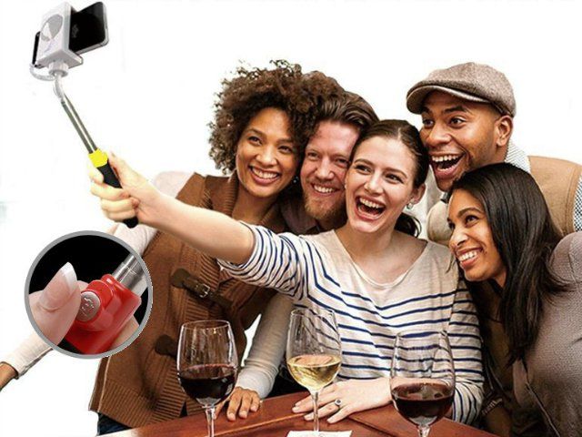 Proh&iacute;ben en m&aacute;s museos el “selfie stick”