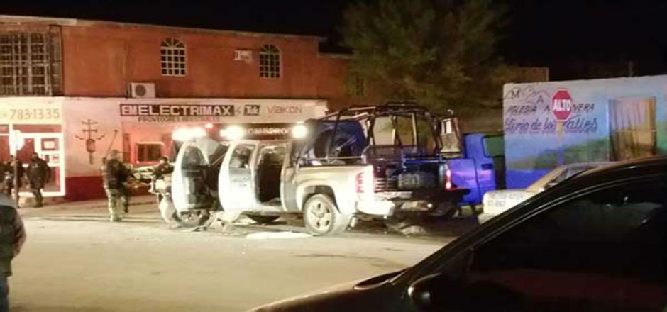 Chocan 2 camionetas de la SEMAR en Piedras Negras