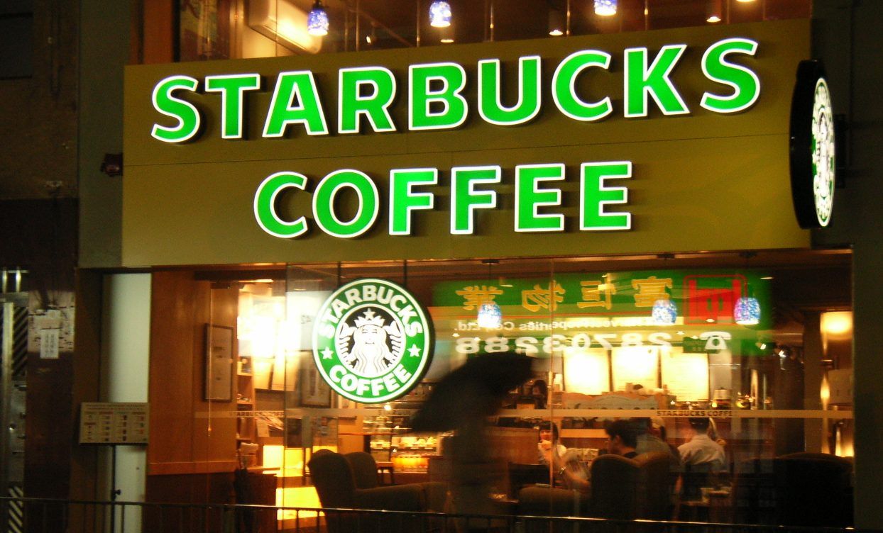 Starbucks venderá bebidas alcohólicas