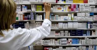 Comisión del Senado aprueba sanciones contra venta de medicinas caducas