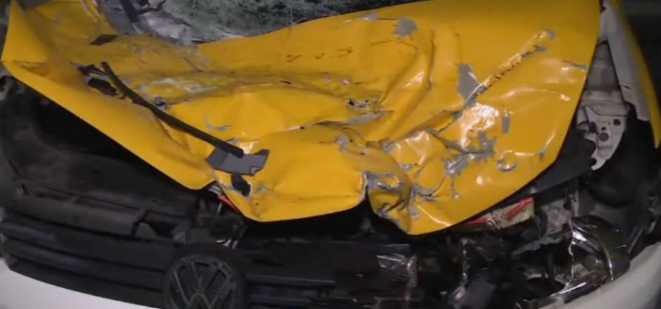 Taxi impactado por avión de TransAsia Taxi impactado por avión de TransAsia