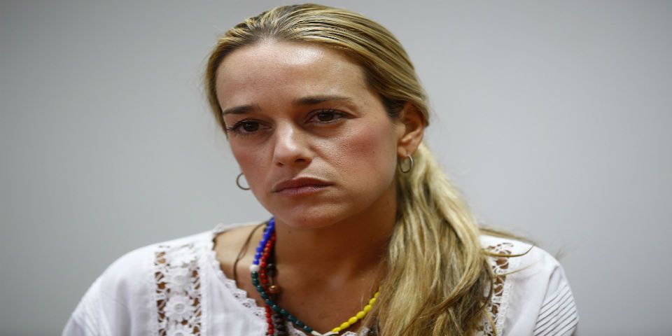Se incendia aeronave en que viajaba Lilian Tintori