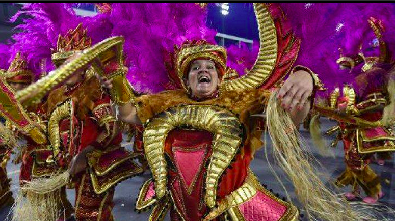 Tiroteo en carnaval de Brasil deja 9 heridos Tiroteo en carnaval de Brasil deja 9 heridos