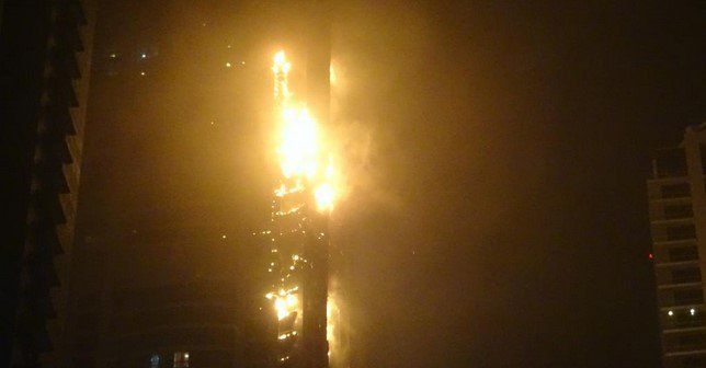 Se incendia rascacielos en Dubai Se incendia rascacielos en Dubai