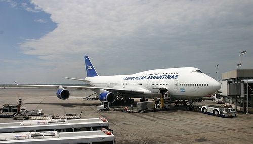 Usuario y línea aérea argentina discuten en Twitter