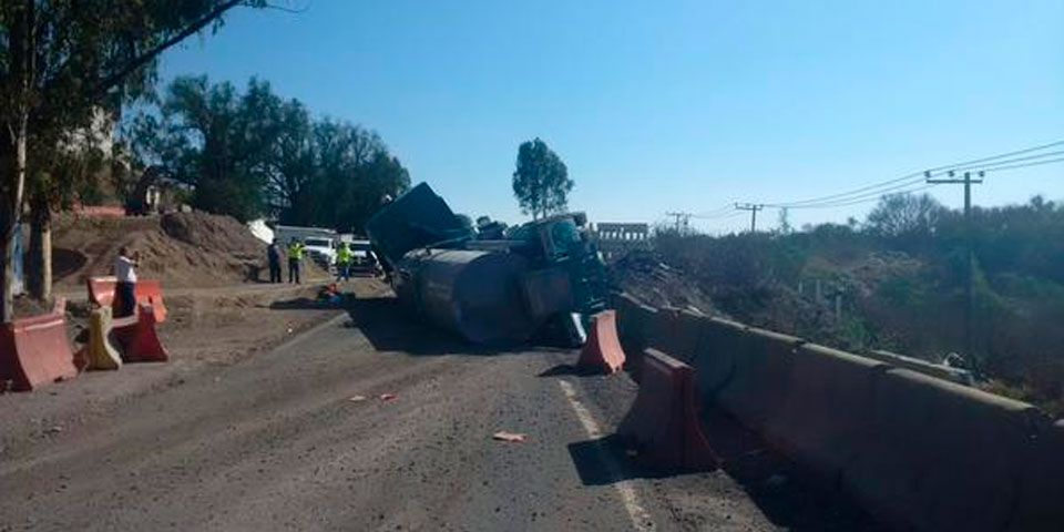 Volcadura de tráiler en la México-Querétaro