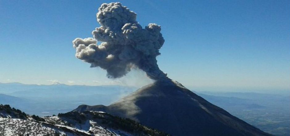 Volcán de Colima registra actividad