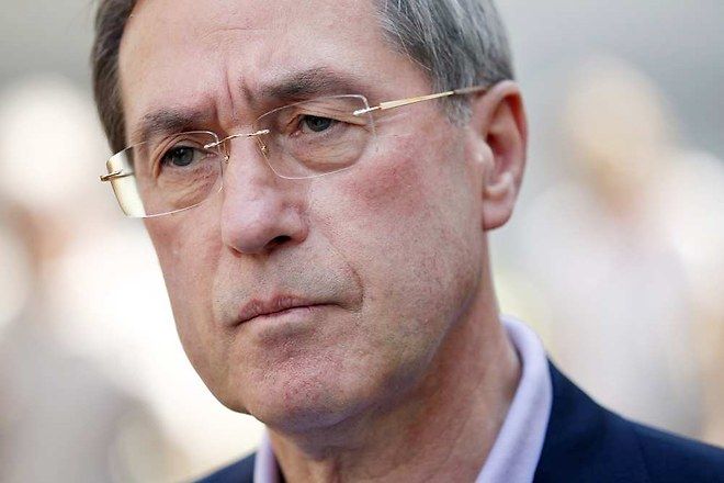 Arrestan a ex ministro francés por corrupción Arrestan a ex ministro francés por corrupción