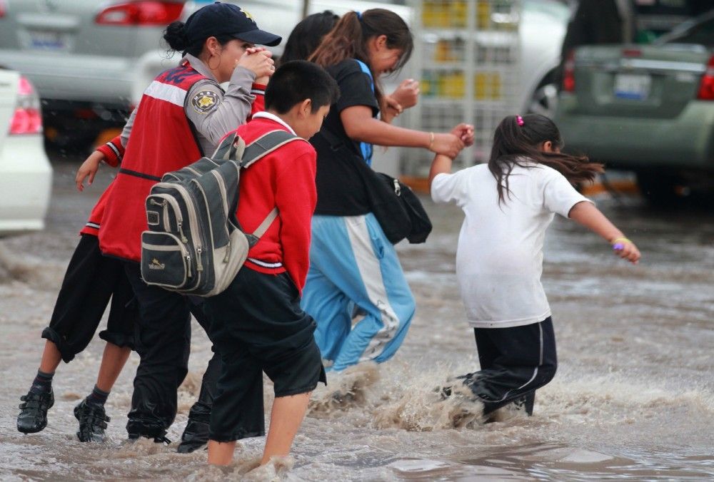 Suspenden clases en Baja California por lluvias