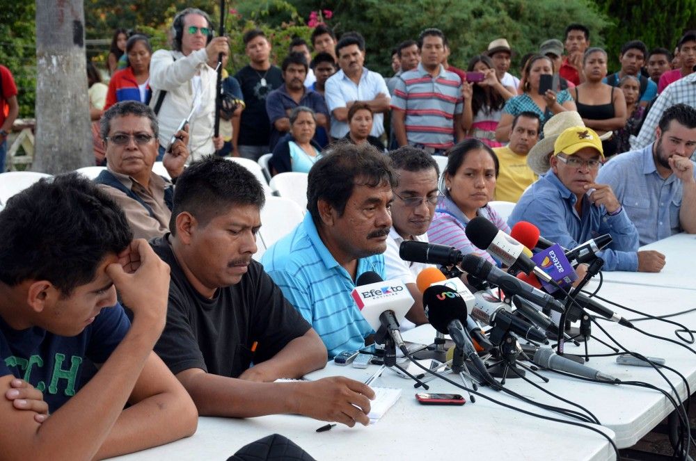 Padres de los 43 se reunirán con congresistas latinos en EE.UU.