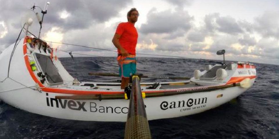 Mexicano cruza a remo océano Atlántico