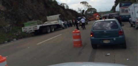 Tráiler causa accidente en la México-Toluca