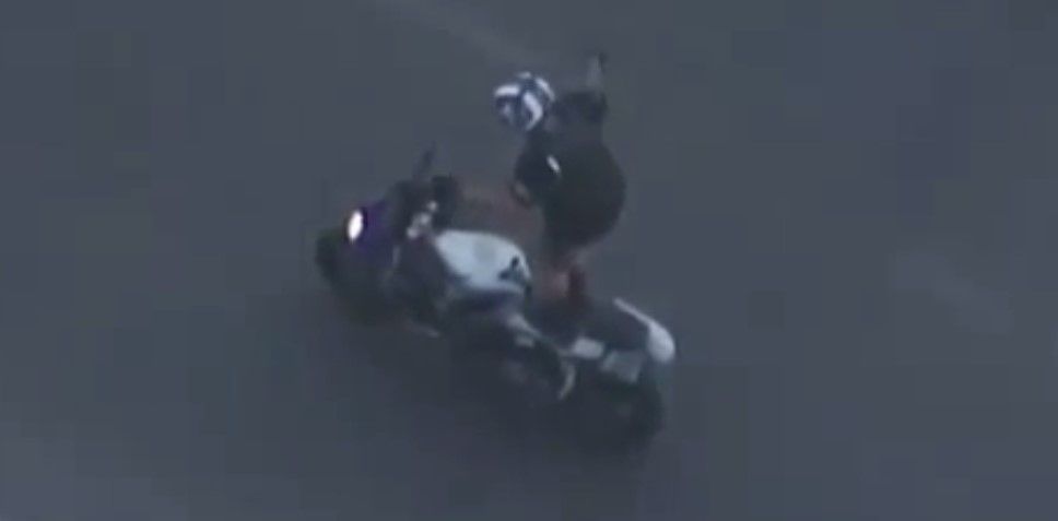 Detienen a motociclista acróbata en Los Ángeles