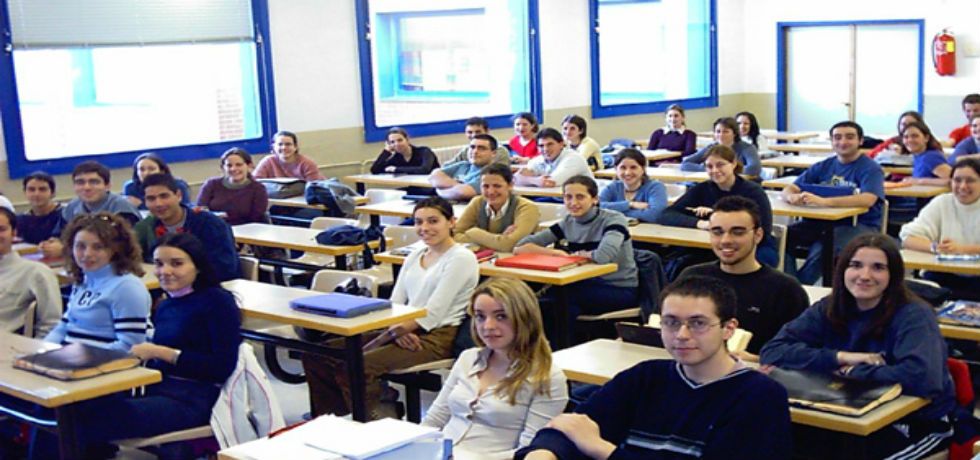 Cárcel a maestra por poner material pornográfico a sus alumnos Cárcel a maestra por poner material pornográfico a sus alumnos