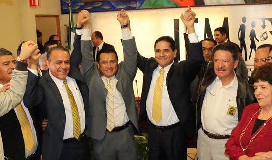Silvano Aureoles se registra como candidato a Michoacán