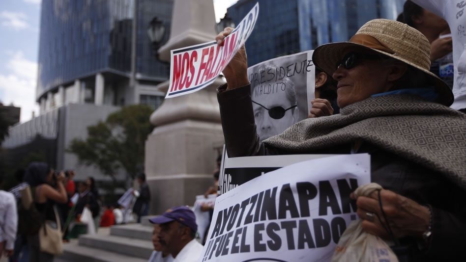 James Bond impide marchas