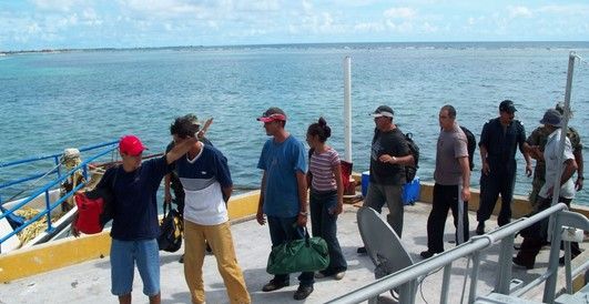 Rescatan a 15 cubanos en costas de Yucatán