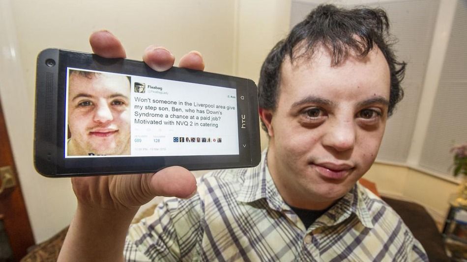 Hashtag consigue empleo a hombre con síndrome de Down Hashtag consigue empleo a hombre con síndrome de Down