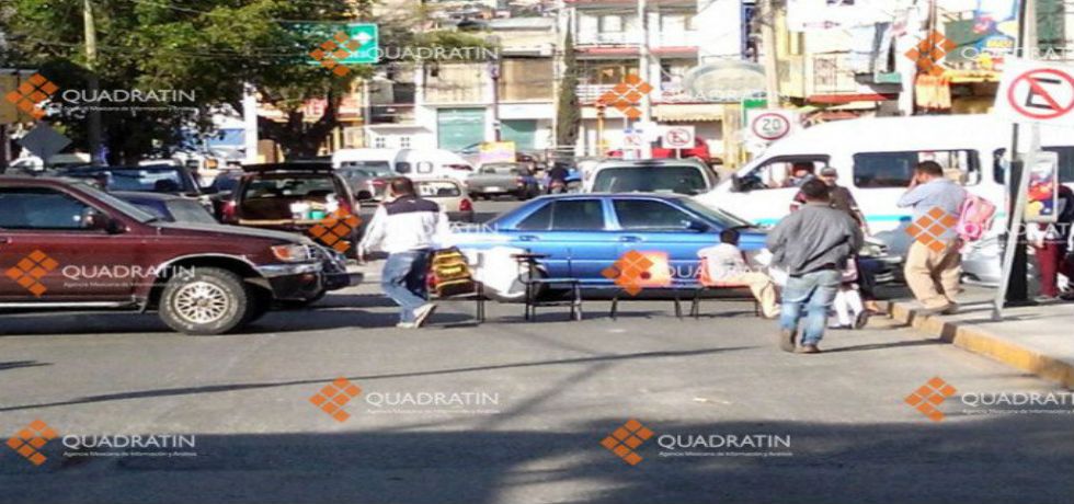 Padres exigen a maestros de Guerrero que regresen a clases