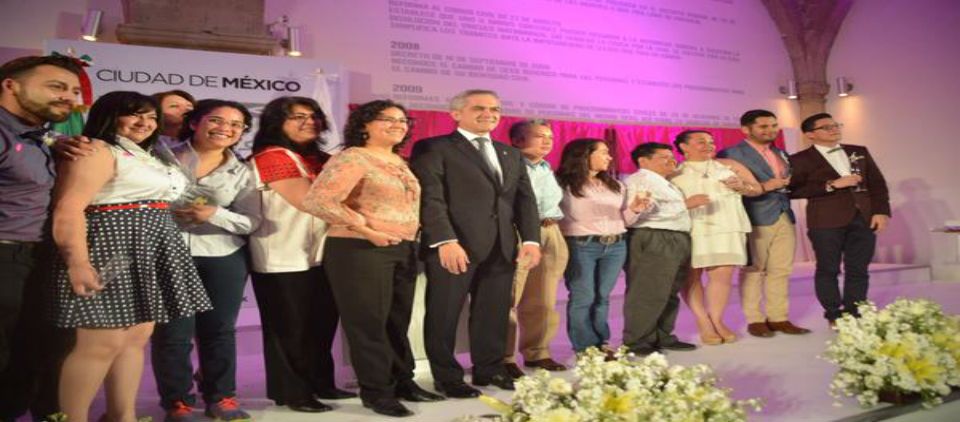 GDF realiza boda colectiva de 21 parejas homosexuales