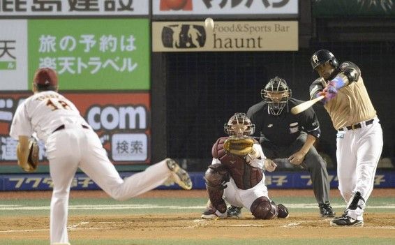 Equipo de béisbol compensará a mujer por pelotazo Equipo de béisbol compensará a mujer por pelotazo
