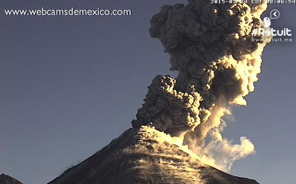 Continúa actividad del Volcán de Colima