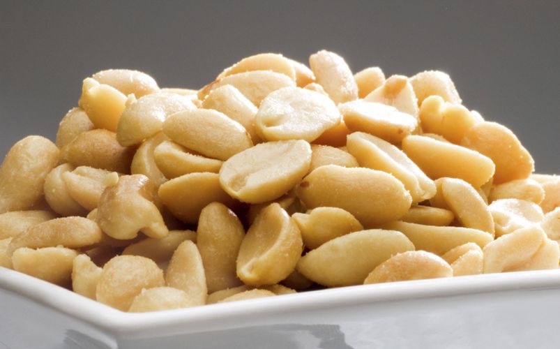 Comer cacahuates reduce riesgo de cardiopatías