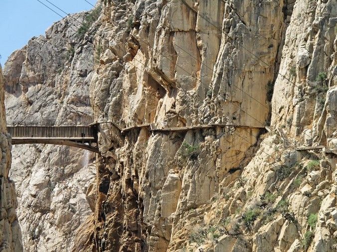 Remodelan el caminito más peligroso del mundo