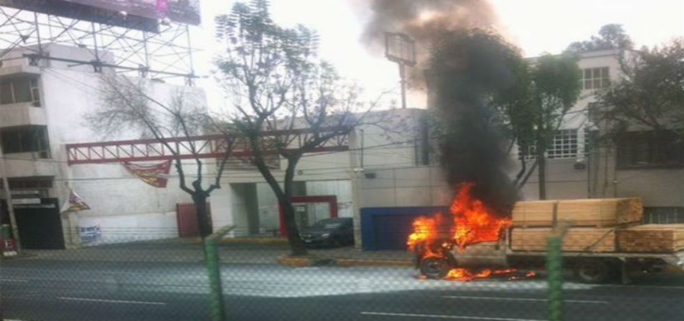 Incendio en calzada de Tlalpan