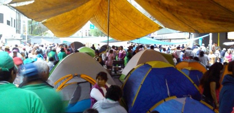 Campesinos instalan plantón en SEGOB