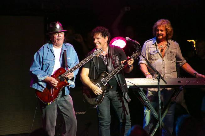 Carlos Santana ofrecerá concierto en el Ángel Carlos Santana ofrecerá concierto en el Ángel