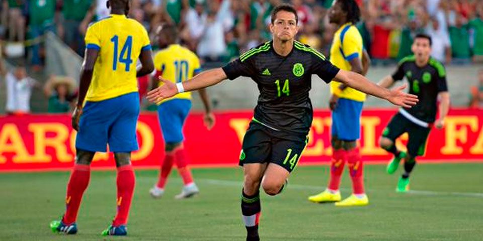 México gana con gol de Chicharito