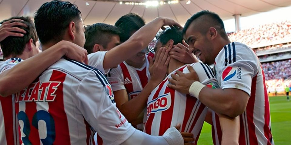 Chivas gana y se acerca a la salvación