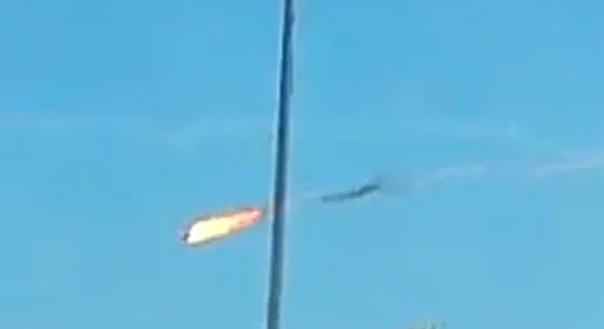 Chocan dos aviones en pleno vuelo