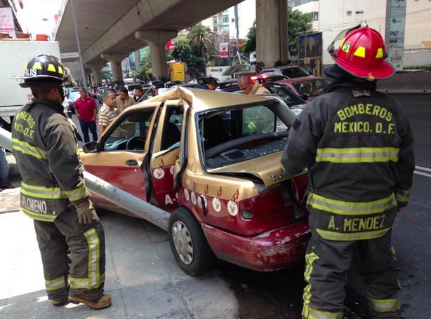 Dos heridos por choque en Periférico