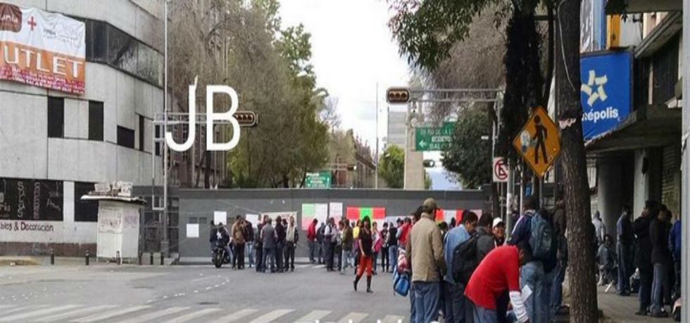 CNTE protesta afuera de SEGOB CNTE protesta afuera de SEGOB