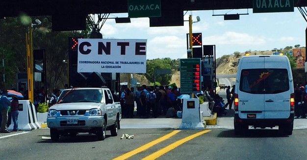 CNTE tomó caseta por ley educativa de Oaxaca