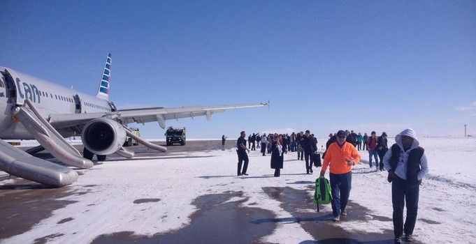 Evacuan avión por humo en la cabina Evacuan avión por humo en la cabina