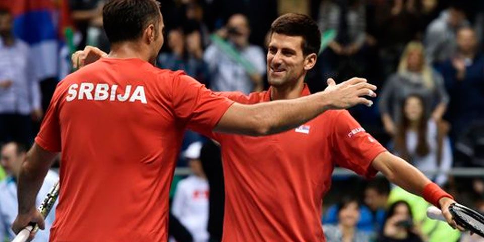 Djokovic ayuda a Serbia a clasificar en Copa Davis